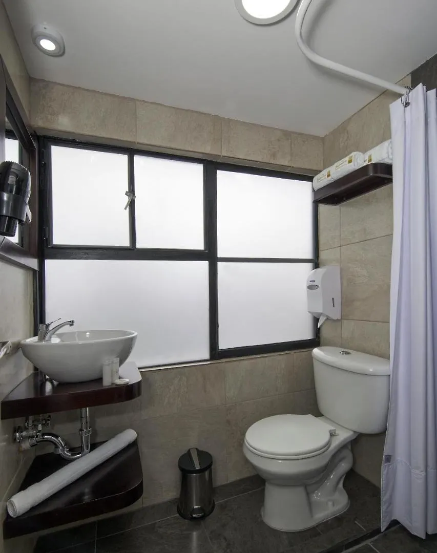 Terra Premium Hostal Boutique Quito 3*,